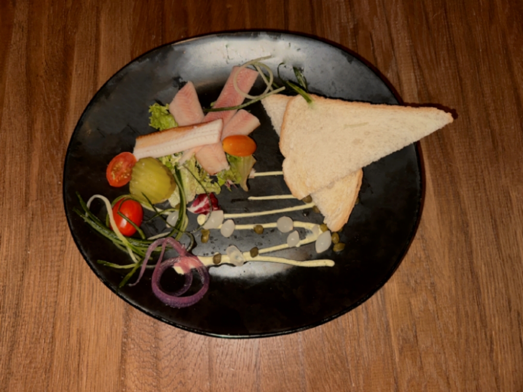 Gerookte paling op toast